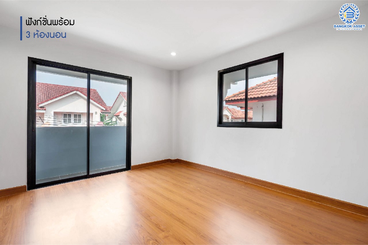 บ้านมือสองตกแต่งใหม่ ม.ลานทอง ติวานนท์-ปากเกร็ด เนื้อที่ 54 ตร.ว. ฟังก์ชั่น 4 ห้องนอน 2 ห้องน้ำ 2 ที่จอดรถ สะดวกทุกการเดินทาง บนทำเลติด ถ.ติวานนท์ ใกล้เซ็นทรัล และทางด่วน "แจ้งวัฒนะ" และเพียง 5 นาทีถึง "ห้าแยกปากเกร็ด"